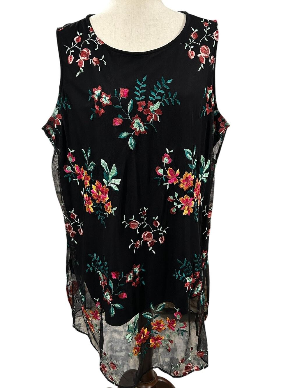 Susan Graver Sleeveless Tunic Mesh Overlay with Embroidery Plus Size 2X EUC